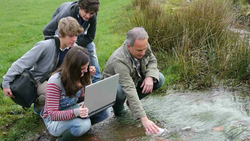 Teenagers in environmental professional training 