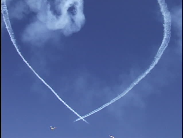 planes form heart at air show