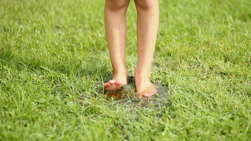 bare feet in green grass
