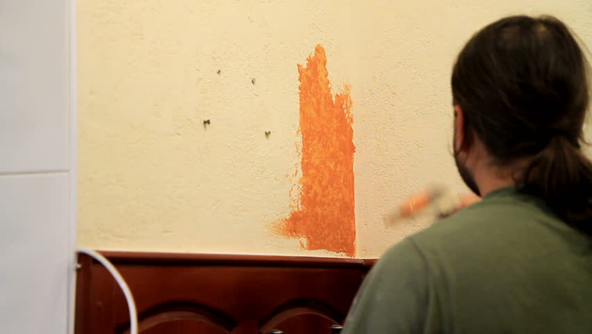 Master applies colored wax on ornamental plaster. 