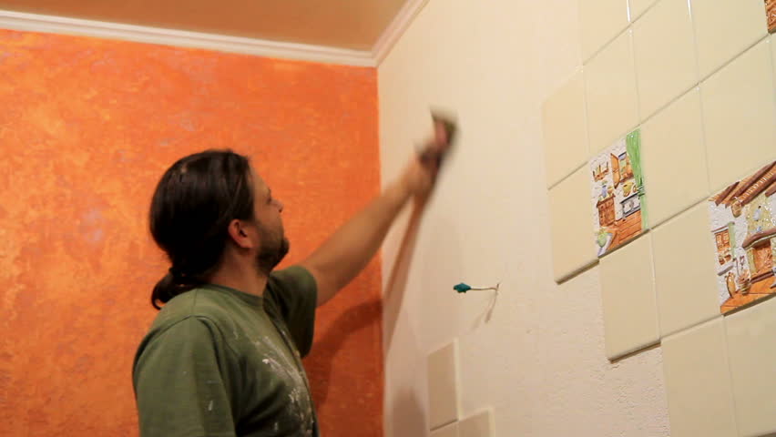 Master prepares for the plaster wall. 