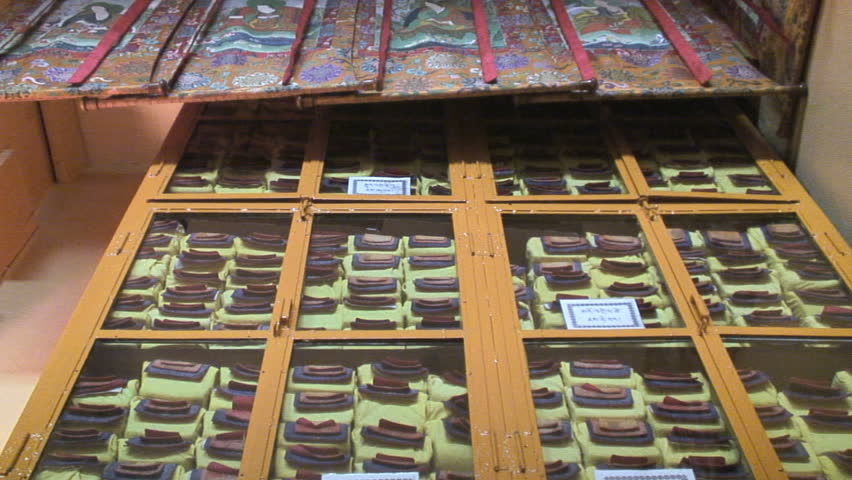 Pan Down / Up: Tibetan Scriptures Safe in India