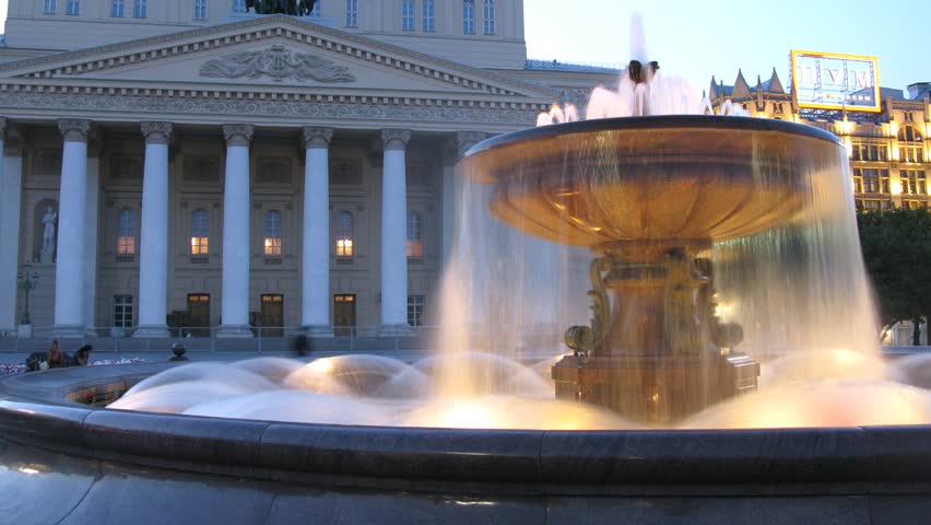 Bolshoi theater, fountain in front of theater, tourists photograph building, time lapse