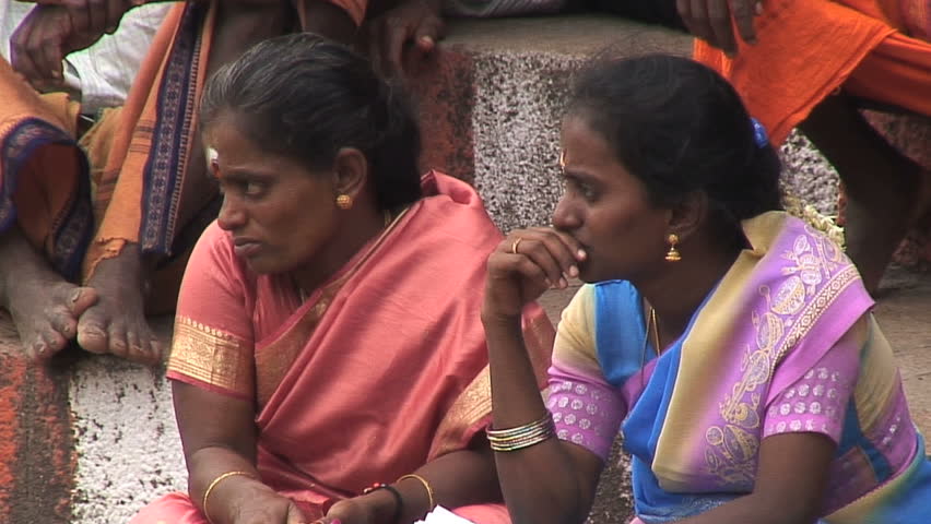 MADURAI, INDIA - NOVEMBER 30, 2006: Women at Meenakshi Amman Temple