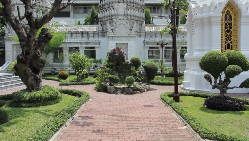 Surrounding area in the white pagoda.