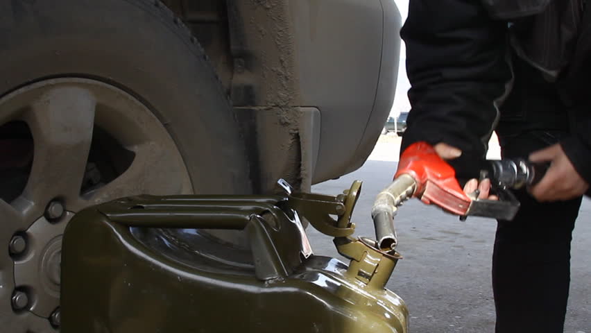 filling gas can
