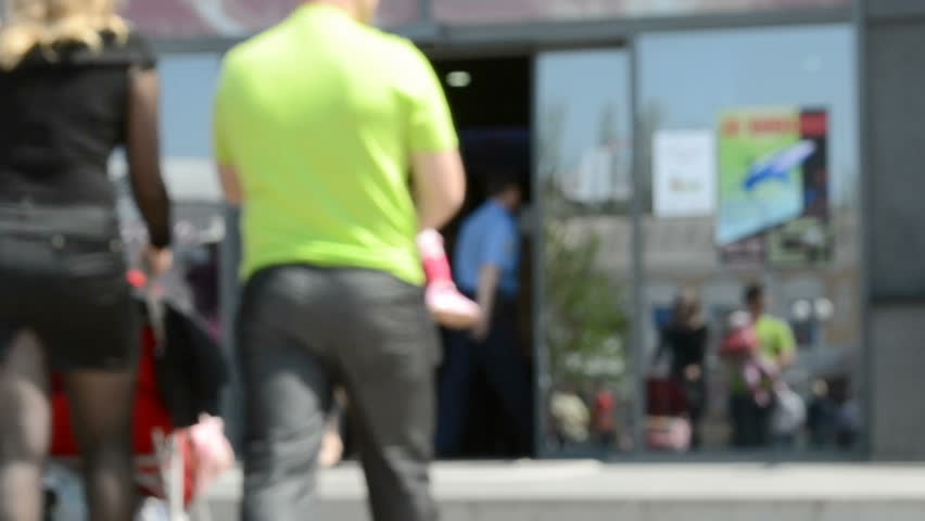 Out of focus, slow motion, Input in shop