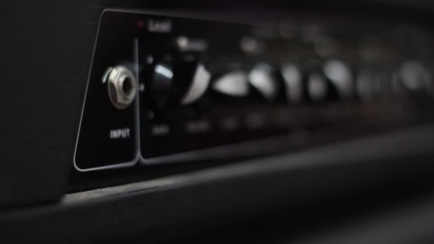 jack cable plug into amplifier