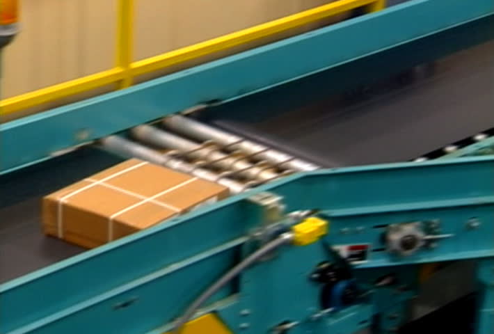 Conveyor line moves packages