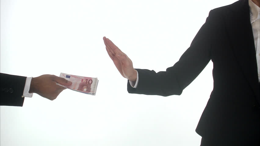 Businesswoman refuse to receive a bribe