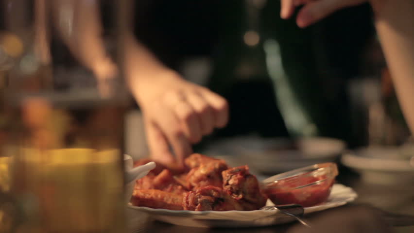 People eat grilled chicken at the bar