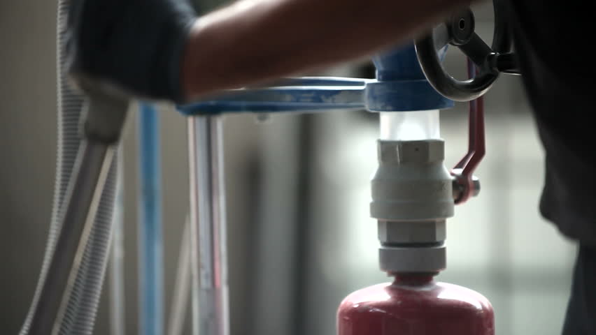 Loading fire extinguisher with dust compressor
