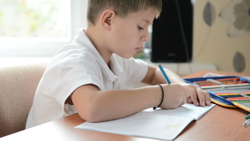 Child draws crayons