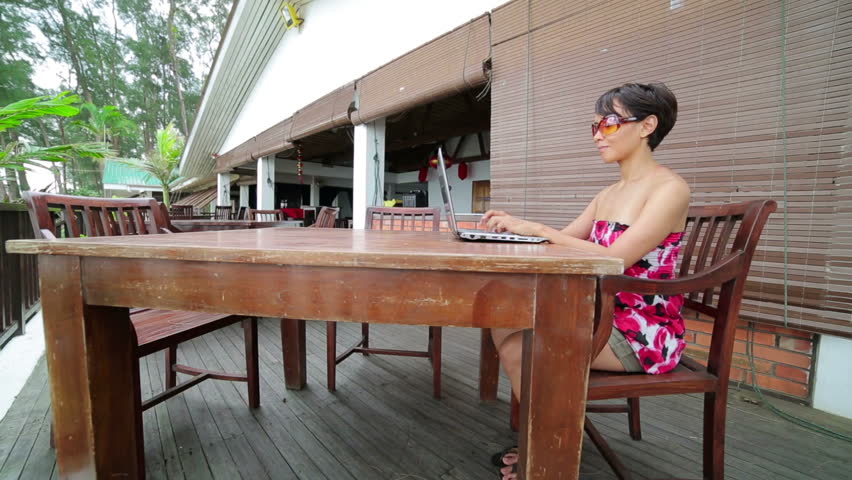 Freelance business woman working at cafe