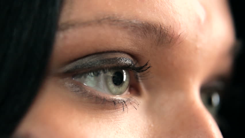 Girl dyes her lashes mascara