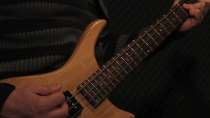 Bass Guitar_01

Bass Guitar - recording studio HD 1080p