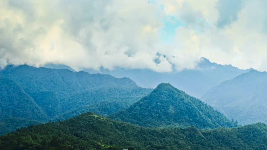 green mountain covered by cloudy sky,sapa Vietnam,timelapses