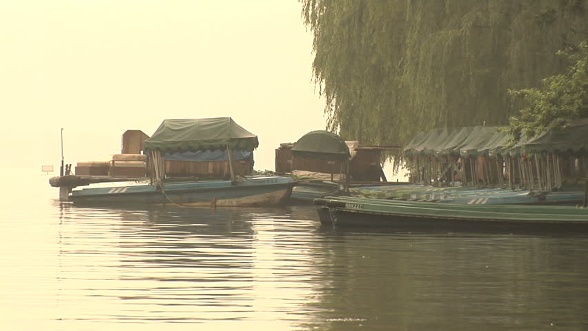  Xi Hu Lake in Hang Zhou, China 