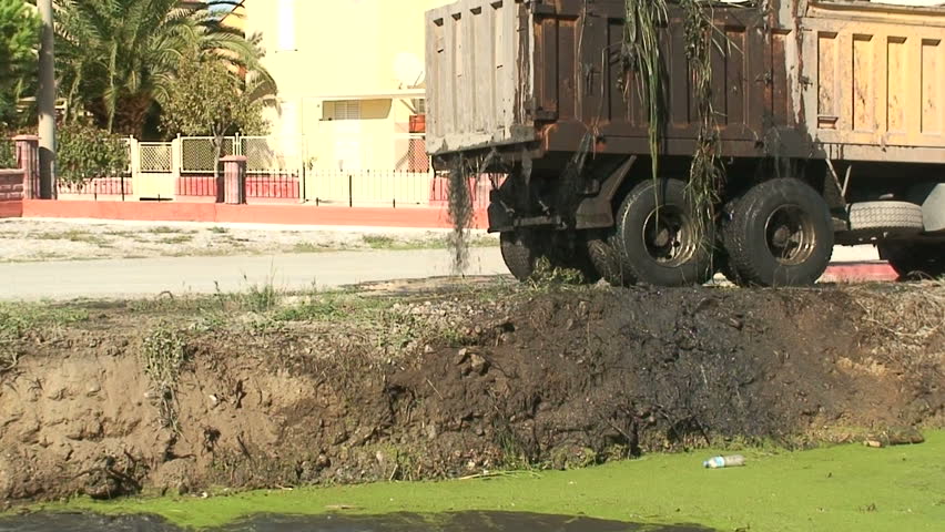 Silt from dredged canal leaking from lorry (wider shot)