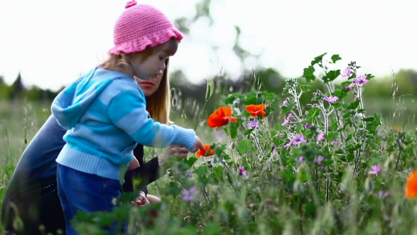 Young mother tells the child about the flowers-1