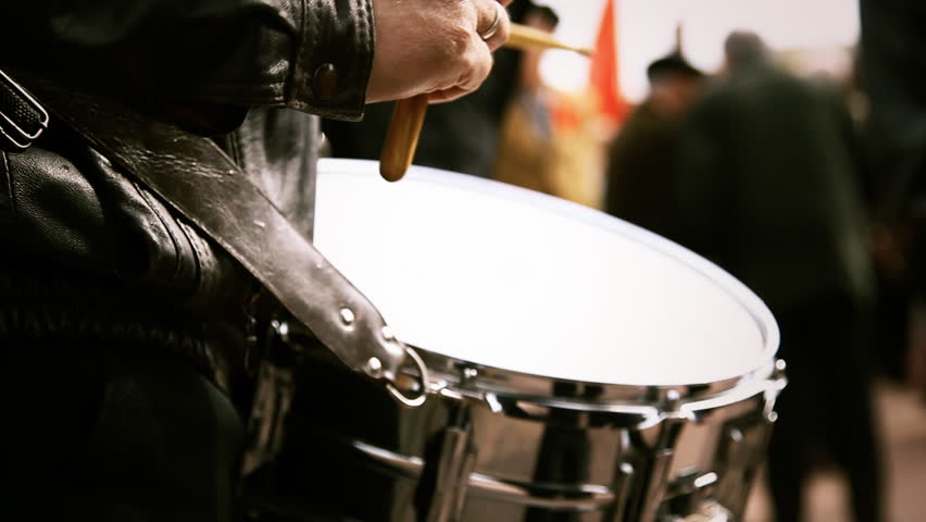 The hands of the drummer 