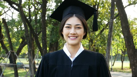 Студенты азиаты. Студенты азиаты Пафос. Фото студентов азиатов в мантии. Graduation woman model.