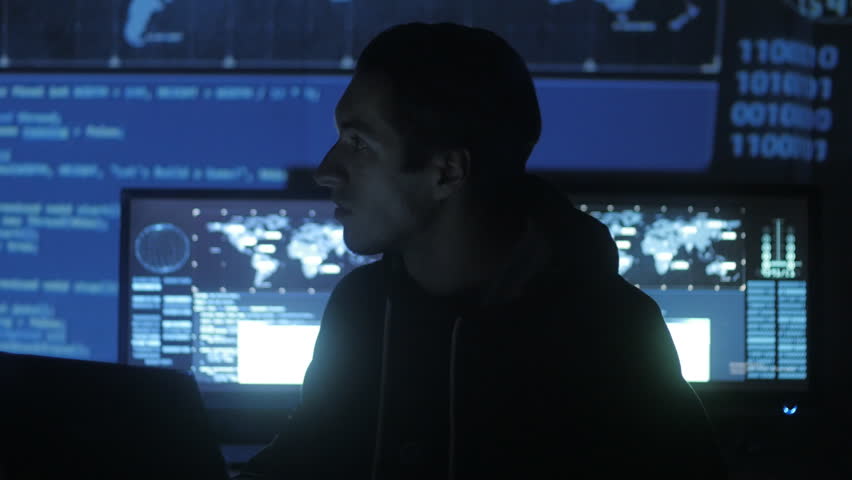 Программист по кибербезопасности. Программирование в окружающем мире. Юный хакер. Селфи за пк. Меню хакера.