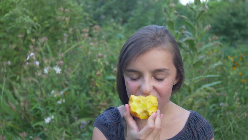 Video of girl eating herself out