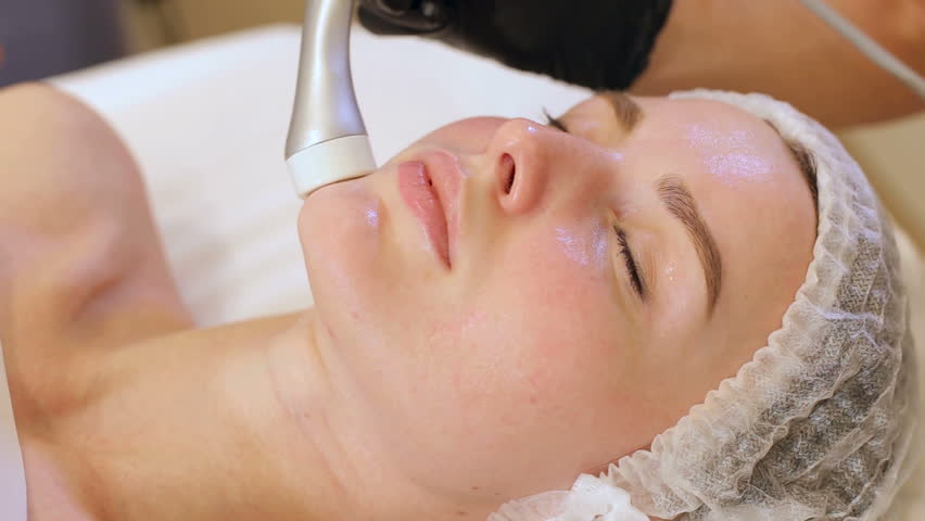 cosmetic-facial-rejuvenation-gwyneth-paltrow-and-brad-pitt-naked