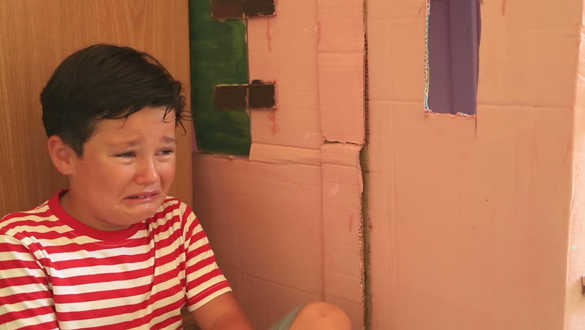 плачь обложка. мальчик плачет. раффталия плачет. мальчик плачет фото. песня мальчик плачет.