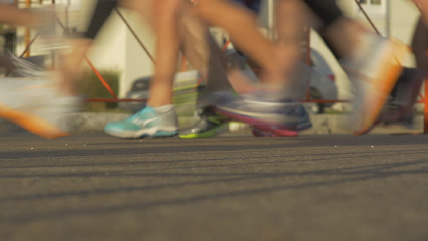 Runners Feet In Marathon Race Stockvideos Filmmaterial 100