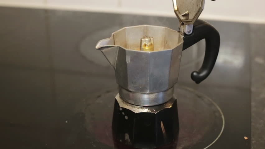 Italian Coffee Sprinkling Out Moka Pot 