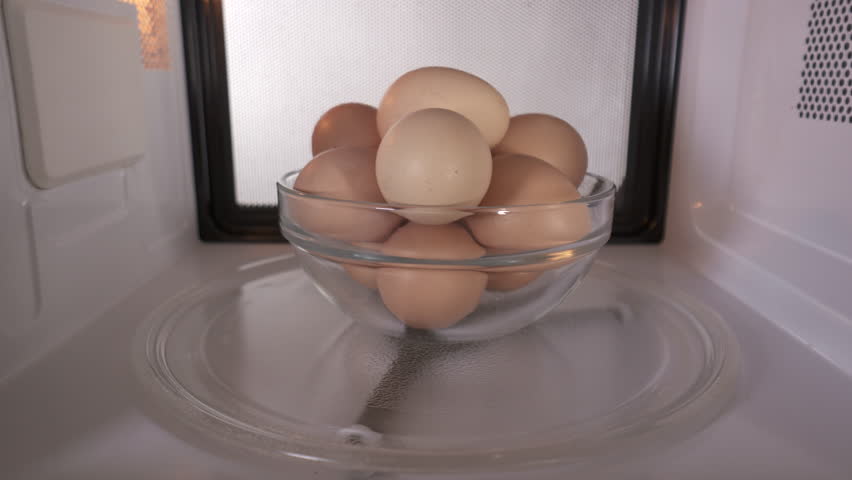 Почему яйца взрываются в микроволновке. Яйца в СВЧ В скорлупе. Яйцо в микроволновке gif. Протеин + яйцо и в микроволновку. Egg in Microwave exploded.