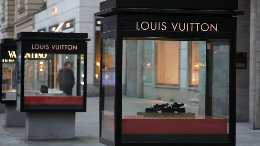 SEOUL, SOUTH KOREA - JANUARY 25, 2015: Louis Vuitton Sign On Front Of The Store In Incheon ...