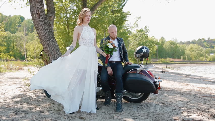 Hd00 21modern Stylish Biker Wedding Tatooed Young Bride And
