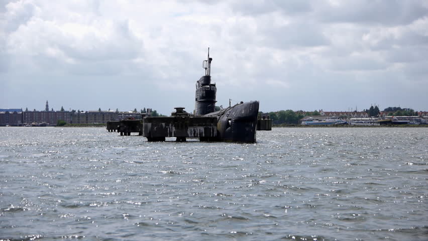 bow wave underwater submarine surface