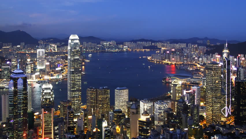 Một cuộc điện du ngoạn đêm tại khu trung tâm Hong Kong màu xanh sẽ thật tuyệt vời. Hãy cùng xem những cảnh quay đẹp lung linh làm nên cái tên của thành phố này. Những video Stock 100... chắc chắn sẽ làm bạn choáng ngợp.