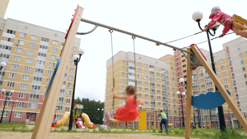 Header of swinging