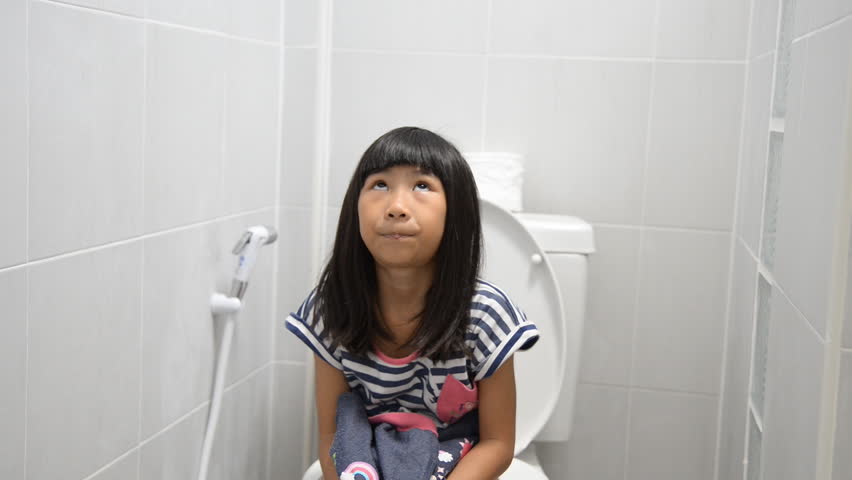 Asian Girl Using Toilet At Home Iin Stok Video Klip Shutterstock