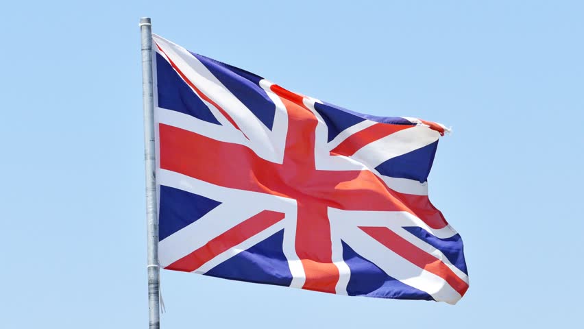 Почему в британии приспущены флаги. Флаг Великобритании. Британский флаг развевается на ветру. Развевающийся флаг Великобритании. Флаг Великобритании фото.