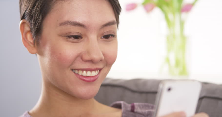 woman-talking-on-webcam-psp-free-adult