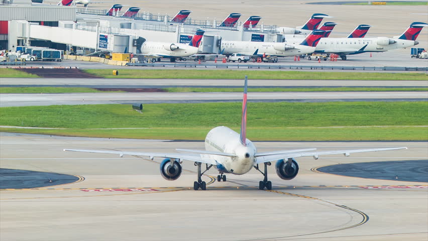 Atlanta - 2014: Delta Airlines Hangar With A Parked Commercial 